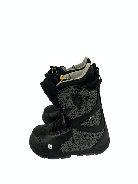 Used Burton Speed Zone Grom Junior Snowboard Boots Size 6