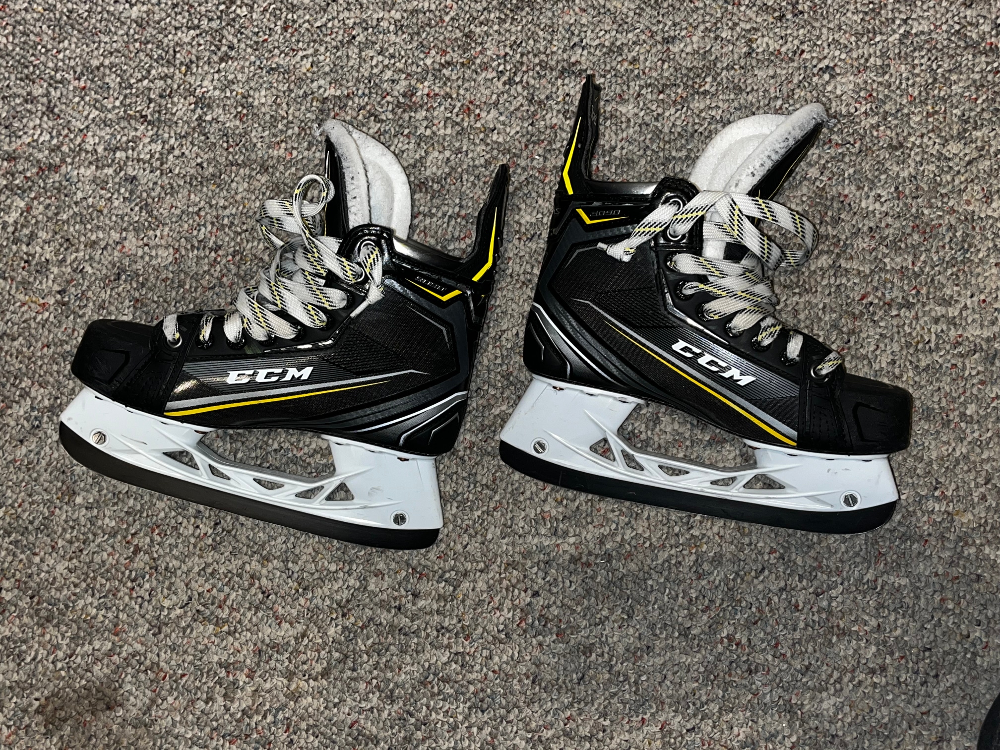 Junior Used CCM Tacks 9090 Hockey Skates Regular Width Size 5.5