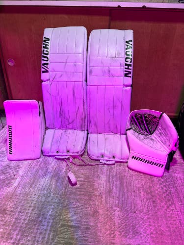 35" Vaughn Pro Stock Ventus SLR2 Pro Carbon Goalie Leg Pads Full Set