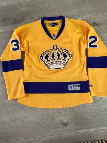 Los Angeles Kings Womens small / Kids large jersey