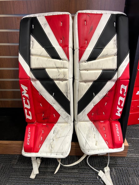 30" CCM Extreme Flex 5.9 Goalie Leg Pads