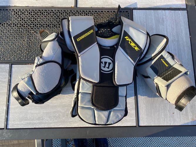 Used Large/Extra Large Warrior RX3E+ Goalie Chest Protector