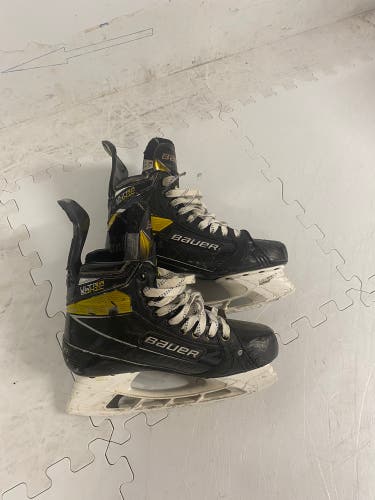 Senior Bauer Regular Width   8.5 Supreme UltraSonic Hockey Skates