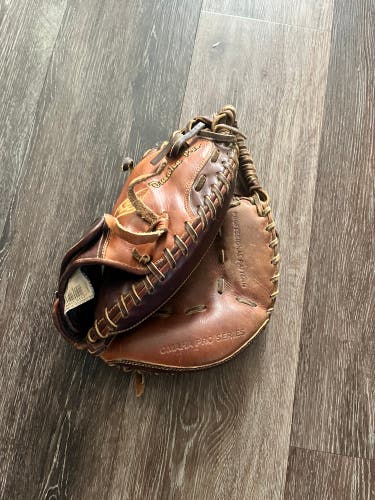 Right Hand Throw 32.5" Omaha select Baseball Glove
