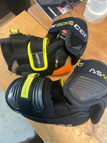 Medium CCM  Tacks AS-V Pro Elbow Pads