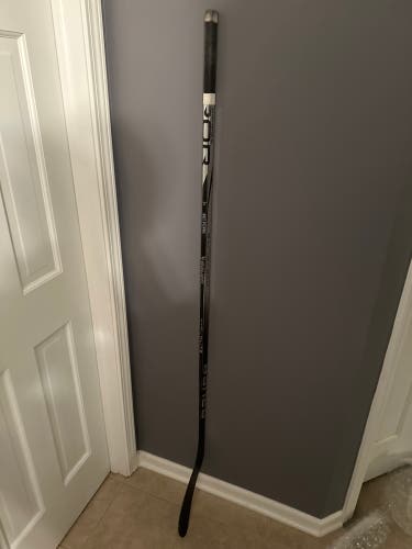 Senior Right Handed custom silver P92 Vapor Hyperlite 2 Hockey Stick