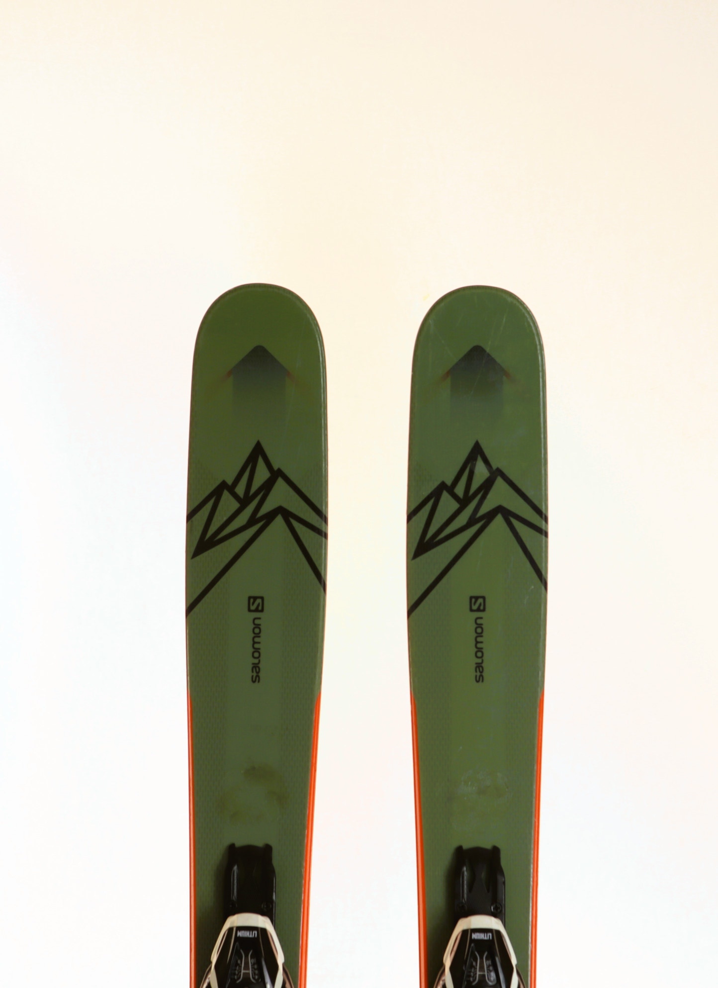 Used 2020 Salomon QST Ripper Demo Ski with Atomic Lithium 10 Bindings Size 138 (Option 231281)