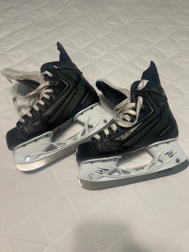 Junior CCM Regular Width   Size 4 RibCor 44K Hockey Skates