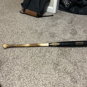 Broken Game Used Maple   33.5" Bat