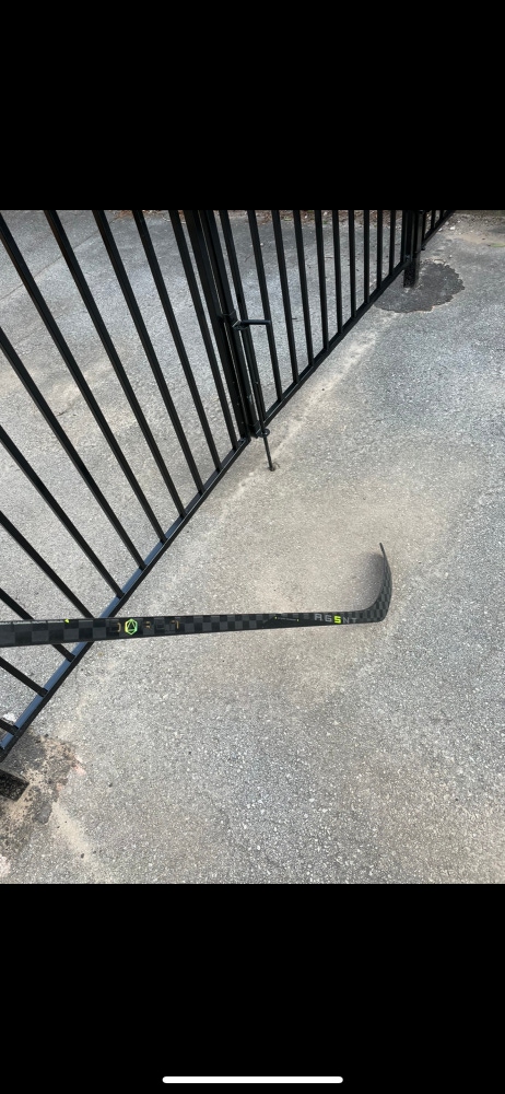 New Right Handed Supreme 2S Pro Hockey Stick