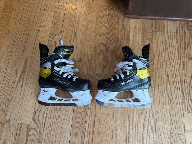 Youth Bauer Regular Width Size 1 Supreme Hockey Skates