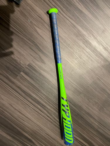 Easton (-12) 15 oz 27" Typhoon Bat