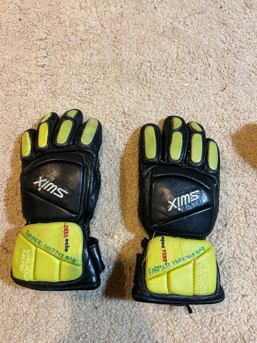 Black Used Small / Medium Swix Gloves