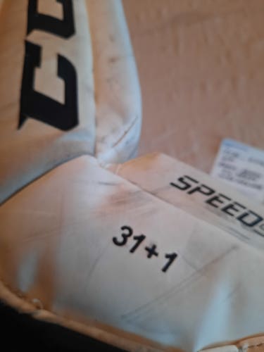 Used 31" CCM Regular Extreme flex 4.9 Goalie Full Set