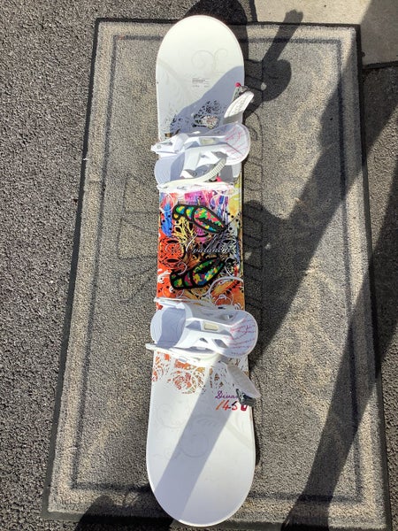 Used Avalanche Divane 145 Cm Women's Snowboard Combo