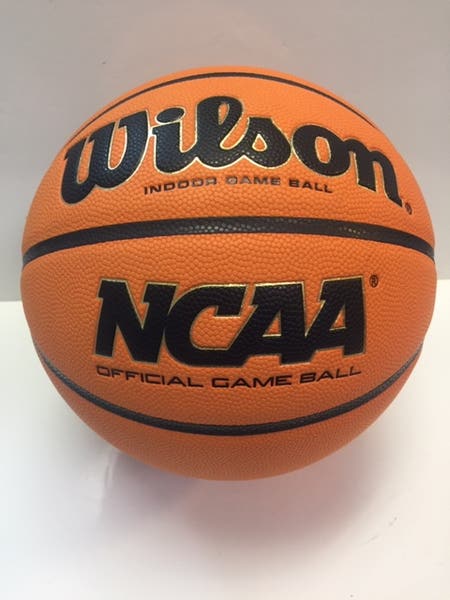 Ballon De Basket NCAA Wilson – Taille 7 (74,9 Cm), Orange, Extérieur, Technologie Total Grip, Canaux Profonds, Housse Recyclée