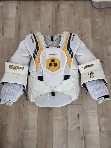 Used XL Vaughn VE8 Pro Carbon Goalie Chest Protector Pro Stock