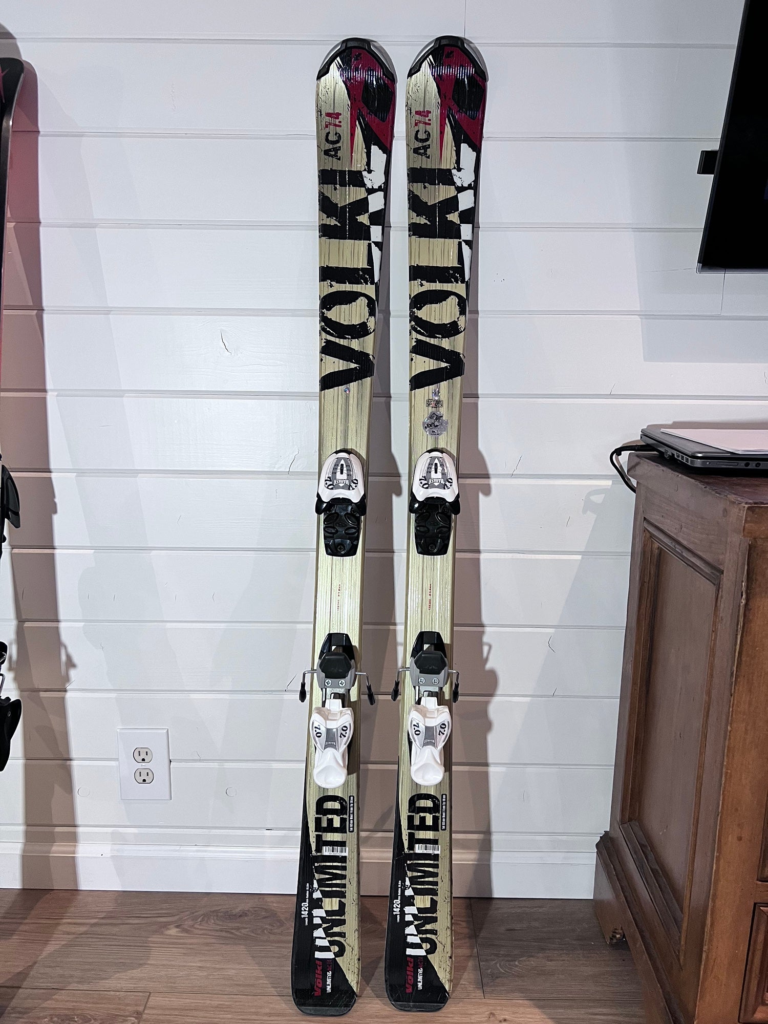 Volkl Unlimited 142 cm With Bindings Skis Unisex | SidelineSwap
