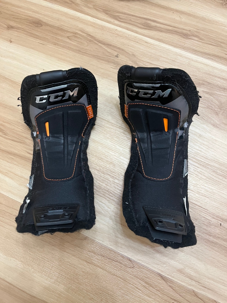 CCM XS Extra Replaceable Skate Tongue (size 6-7.5)
