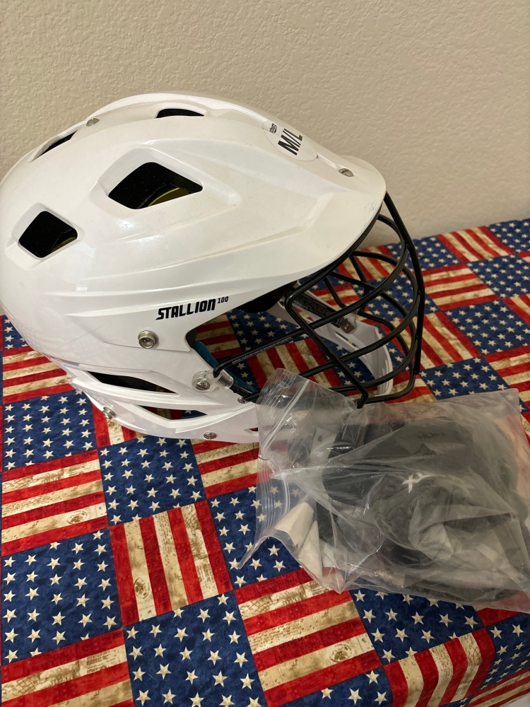 New Schutt/STX Stallion 100 Youth M/L Lacrosse Helmet-205655
