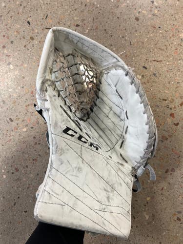 Used CCM Extreme Flex III E3.5 Regular Goalie Glove