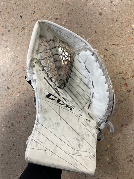 Used CCM Extreme Flex III E3.5 Regular Goalie Glove