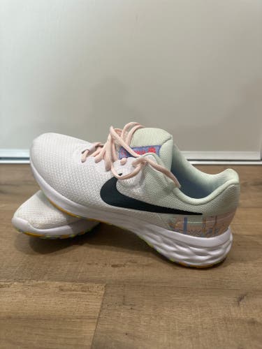 Used Size 7.5 (Women's 8.5) Nike Shoes