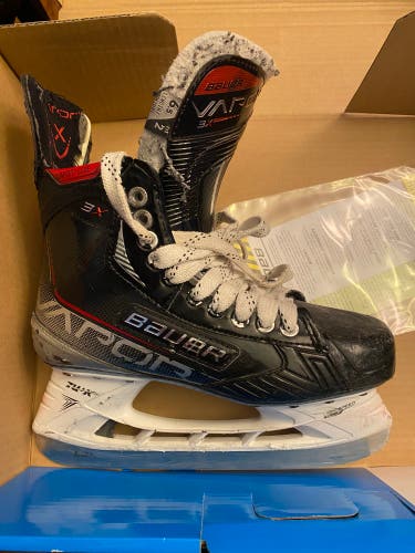 Intermediate Bauer 6.5 Vapor 3X Hockey Skates