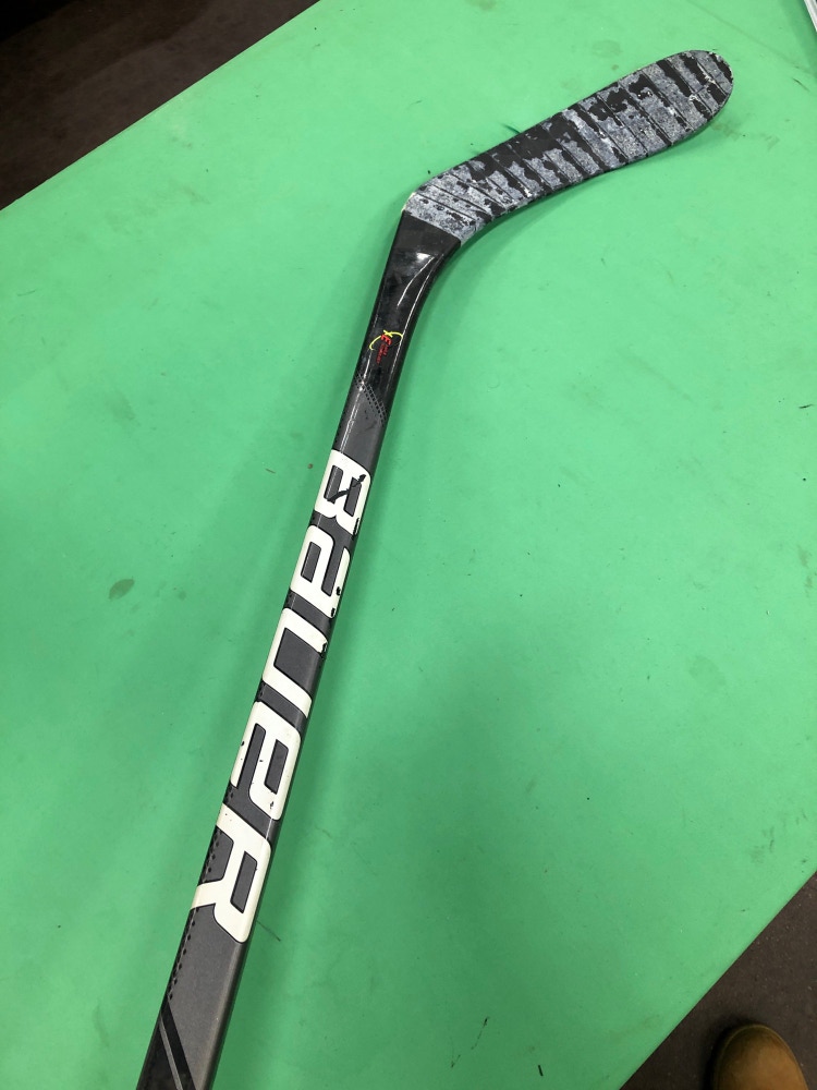 Used Senior Bauer Vapor FlyLite Right Hockey Stick P28