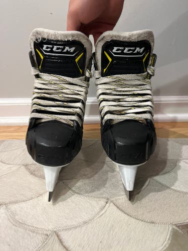 Junior CCM Super Tacks 9380 Hockey Goalie Skates Size 3.0 Slightly Used