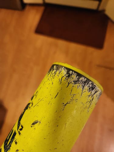 Used Miken Composite Freak Bat (-8) 26 oz 34"