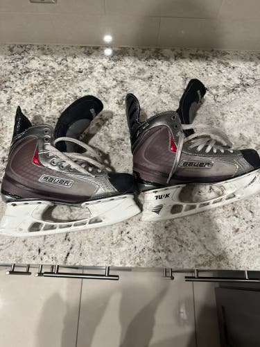 Senior Bauer Regular Width 8 1/4 Vapor X:60 Hockey Skates