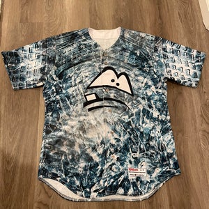 Game worn game of thrones theme Lansing Lugnuts jersey
