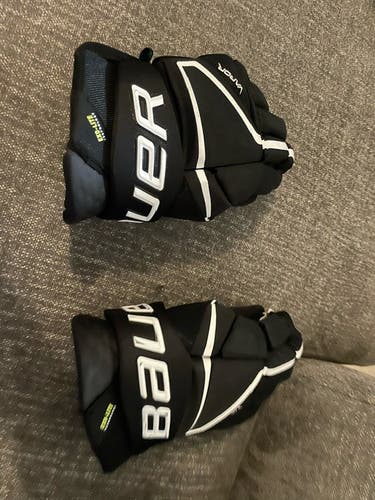 Used Bauer Vapor Hyperlite Gloves 14"