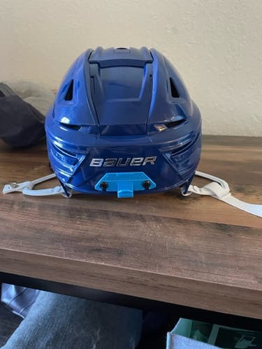 New Medium Bauer Re-Akt 150 Helmet