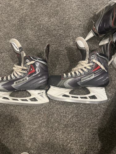 Senior Bauer Extra Wide Width   10 Vapor X100 Hockey Skates