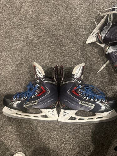 Senior Bauer Extra Wide Width   7.5 Vapor X70 Hockey Skates
