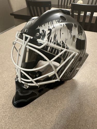 Custom Bauer 960 Goalie Mask ( Like new  condition) Batman