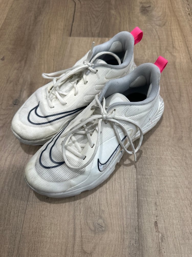 Size 7.0 (Women's 8.0) Nike Turf Shoes