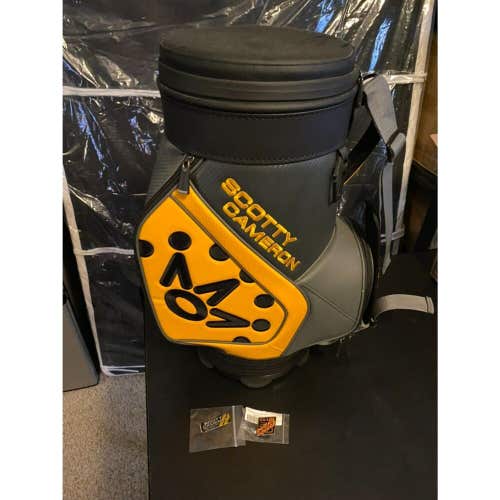Titleist Scotty Cameron 2020 Den Caddy Vessel Cooler Bag With 2020 Pin & Sticker