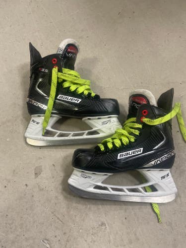 Used Junior Bauer Vapor X3.5 Hockey Skates D&R (Regular) 2.5