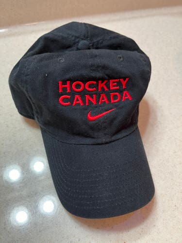 Team Nike Canada hat