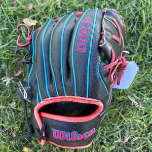 Used Wilson A2000 PFX2 Right Hand Throw Baseball Glove 11"