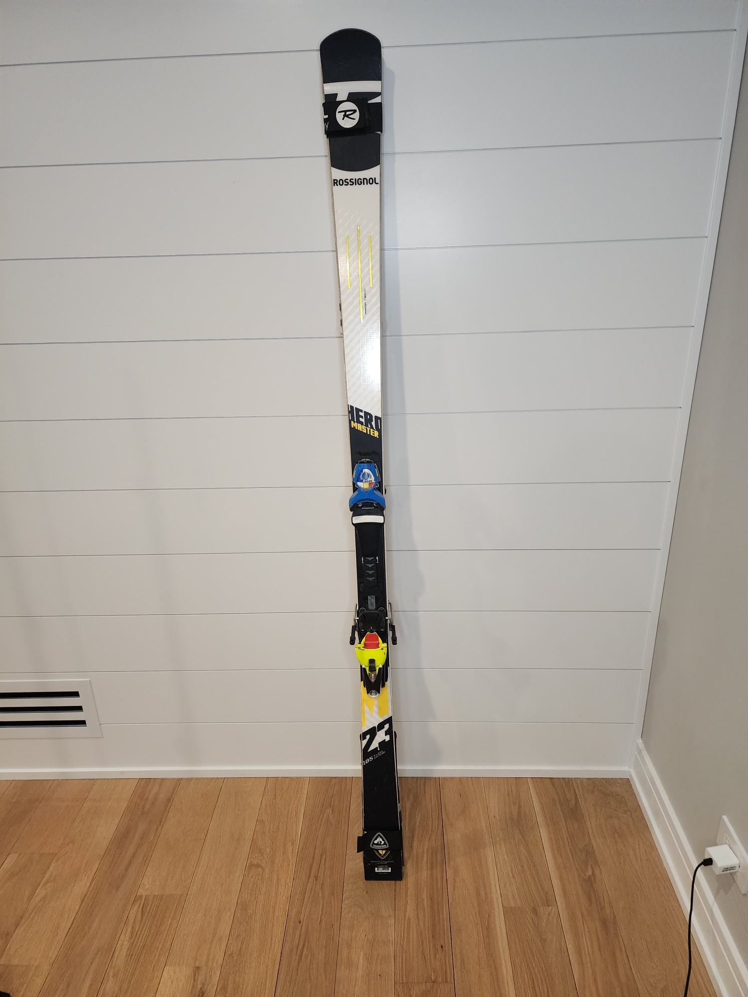 Used Rossignol 185 cm Racing Hero Master Skis With Bindings Max Din 15