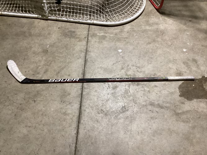 Intermediate Used Right Handed Bauer Vapor Hyperlite Hockey Stick P28