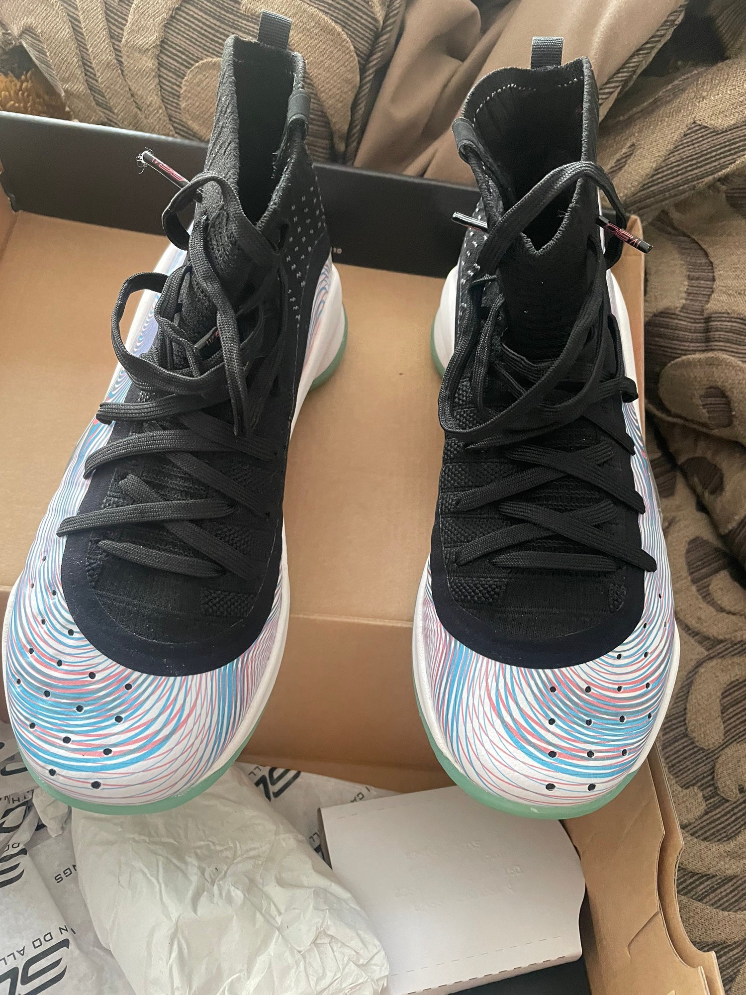 curry sneakers youth