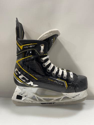 Intermediate CCM Regular Width   Size 4 Super Tacks AS3 Pro Hockey Skates