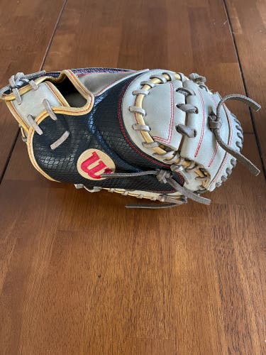 Wilson A2000 MD1 Catchers Mitt 33.5”
