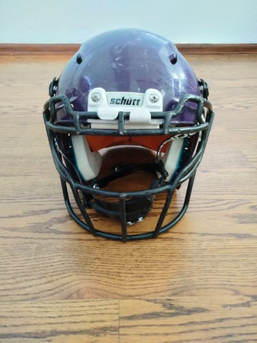 Youth Used Medium Schutt Vengeance Hybrid Helmet