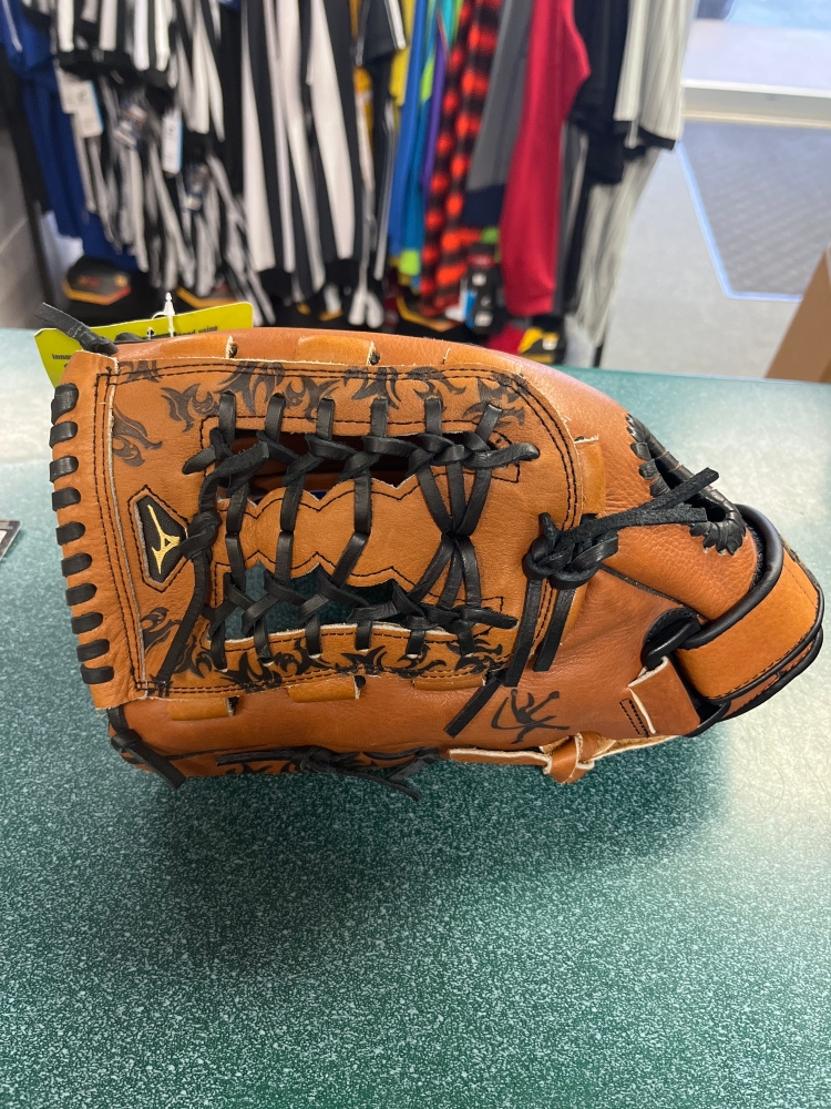 Mizuno GFN 1259 New Outfield 12.5" Finch Softball Glove